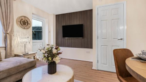 Double Bedroom Spacious Home near NEC JLR HS2 BHX Airport with Free Parking and wifi